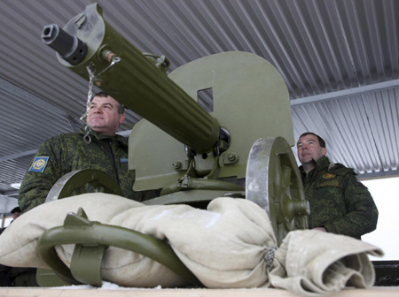 Medvedev inspects new armoured vehicles in Moscow