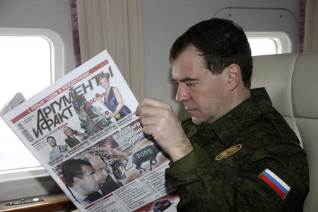 Medvedev inspects new armoured vehicles in Moscow
