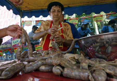 Filipinos hold traditional sausage contest