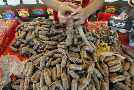 Filipinos hold traditional sausage contest