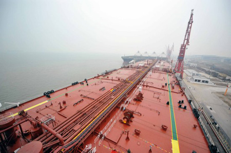China's largest oil tanker delivered in Guangzhou