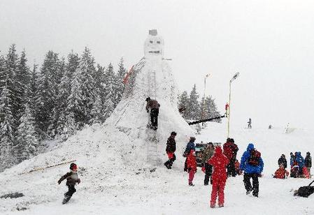 8.1-meter snowman in Romania