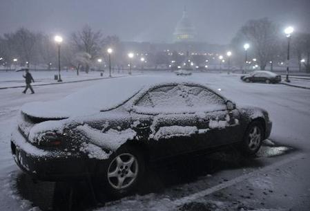 Major snowstorm hits US east coast