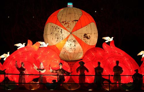 Lantern art festival staged in Kunming