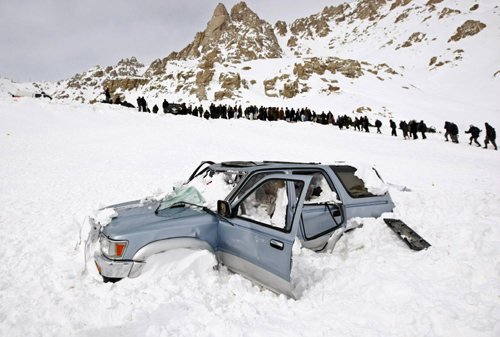 Afghans dig for survivors after avalanches kill 166