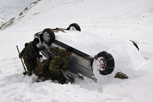 Afghans dig for survivors after avalanches kill 166