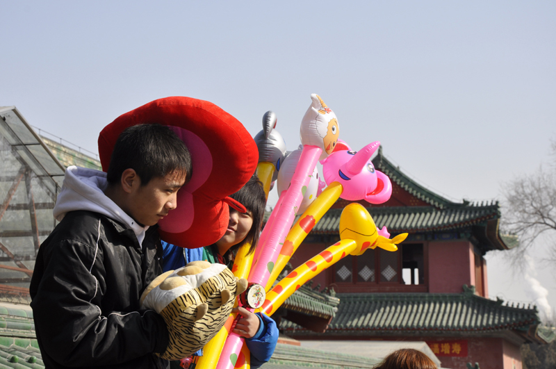 Spring festival coincides with Valentine's Day