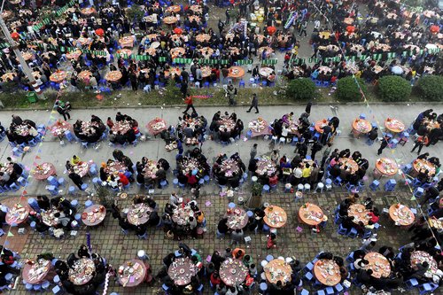 5,000 dinner tables set record in Zhejiang