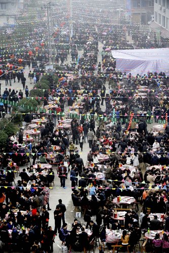 5,000 dinner tables set record in Zhejiang