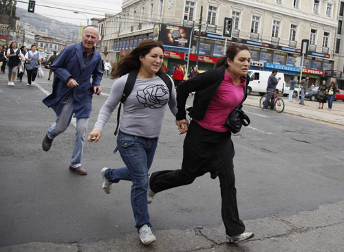 Strong aftershocks rattle Chile as new leader sworn in