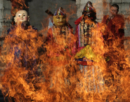 'Beating ghost' ceremony in Lama Temple