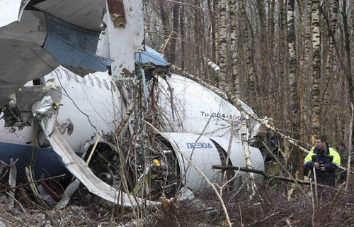 Russian airliner crashes, 2 seriously injured