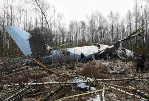 Russian airliner crashes, 2 seriously injured
