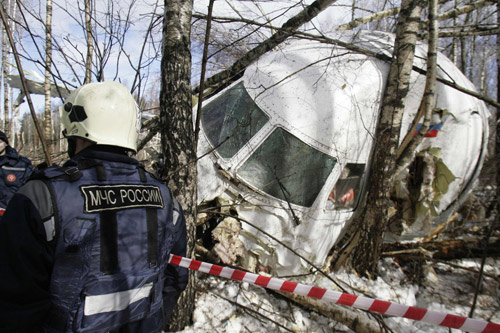 Russian airliner crashes, 2 seriously injured