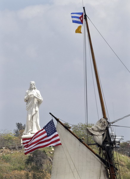 'Amistad' sails Havana harbor with US and Cuban flag