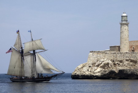 'Amistad' sails Havana harbor with US and Cuban flag