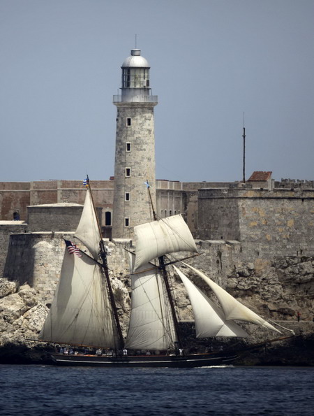 'Amistad' sails Havana harbor with US and Cuban flag