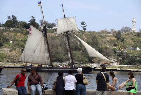 'Amistad' sails Havana harbor with US and Cuban flag