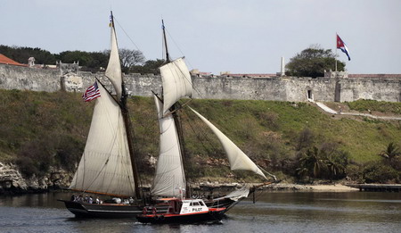 'Amistad' sails Havana harbor with US and Cuban flag