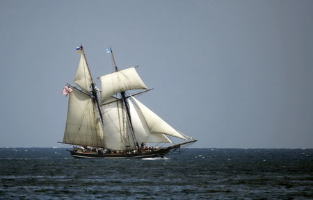 'Amistad' sails Havana harbor with US and Cuban flag