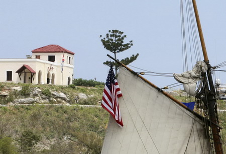 'Amistad' sails Havana harbor with US and Cuban flag