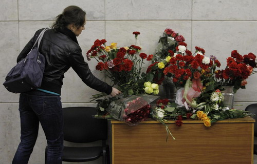Victims of Russia metro bombing commemorated