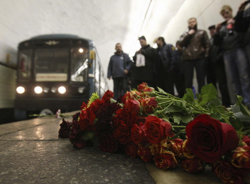 Victims of Russia metro bombing commemorated
