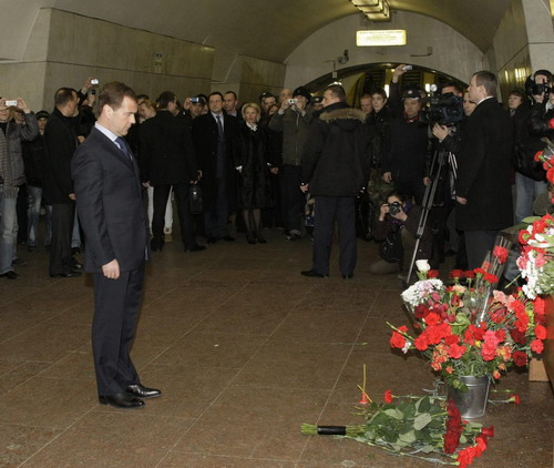Victims of Russia metro bombing commemorated