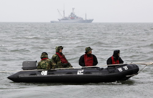 ROK marines continue to search possilbe survivors