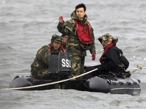ROK marines continue to search possilbe survivors