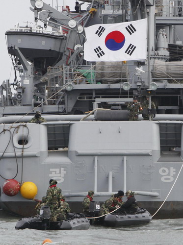 ROK marines continue to search possilbe survivors