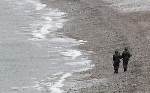 ROK marines continue to search possilbe survivors