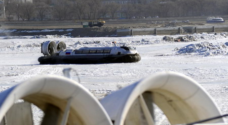 Hovercraft service opens on China-Russia border