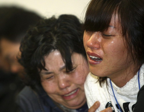 Search for missing ROK sailors continues, relatives grieve