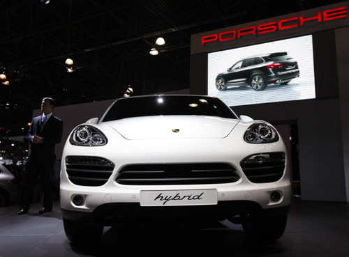 Auto show kicks off in New York