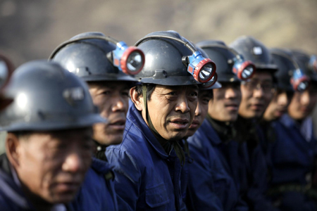 Rescuers enter flooded coal mine in Shanxi