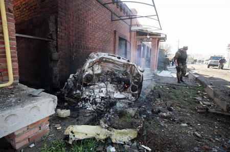 Suicide blast kills 2 policemen in Russia