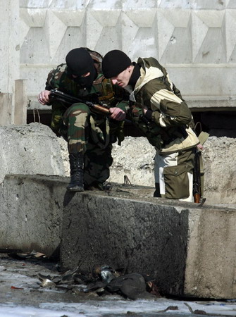 Suicide blast kills 2 policemen in Russia