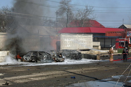 Suicide blast kills 2 policemen in Russia