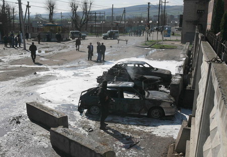 Suicide blast kills 2 policemen in Russia