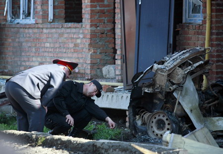 Suicide blast kills 2 policemen in Russia