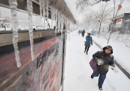 Springtime snowstorm pounds Harbin