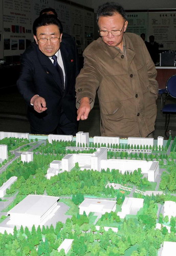 Kim Jong-il visits Kim Il-sung University in Pyongyang