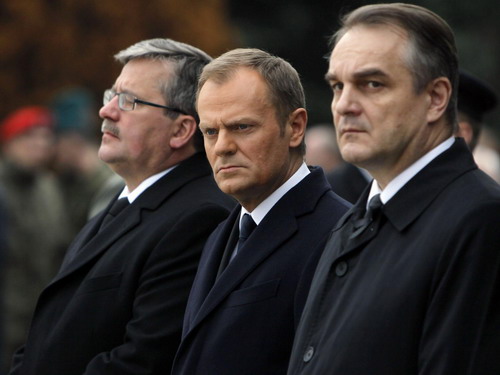 Poles bid farewell to late president