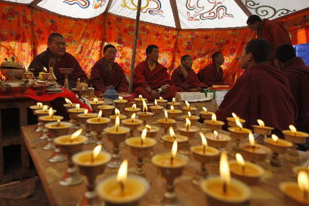 Monks pray for quake victims