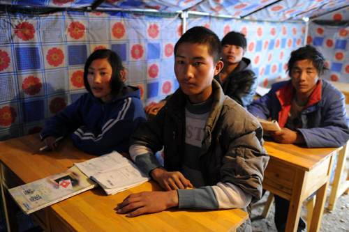 School opens in quake-hit Yushu