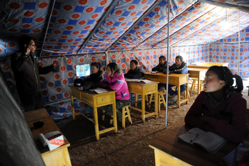 School opens in quake-hit Yushu