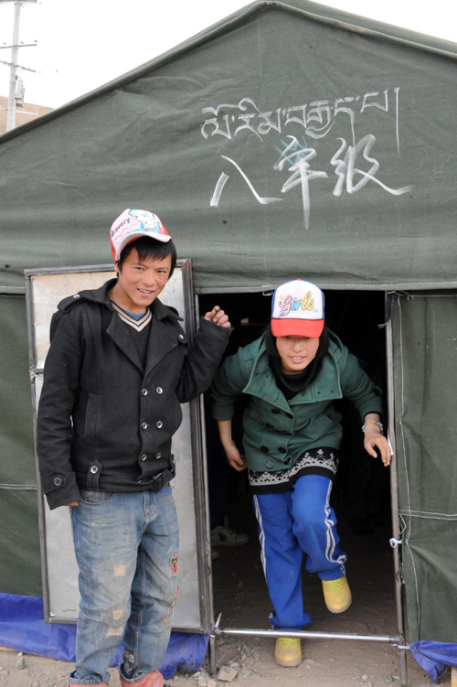 School opens in quake-hit Yushu