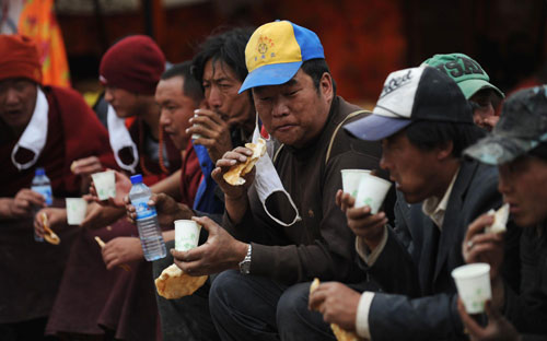 Life goes on in Yushu