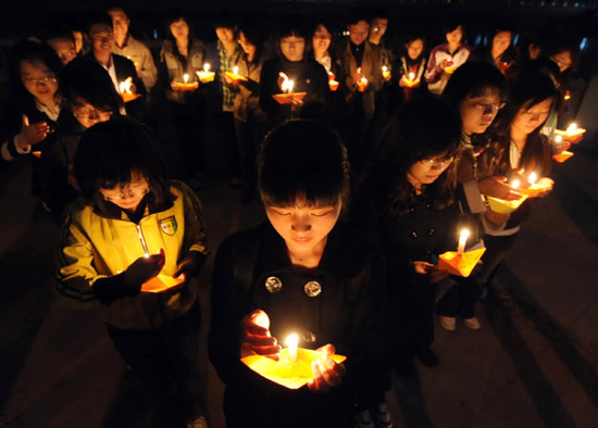 Students mourn earthquake victims